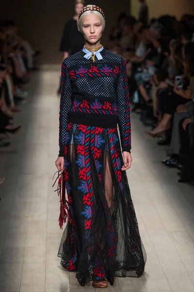 Look 15
